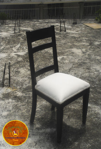 Silla en madera de xochicuahuitl color chocolate