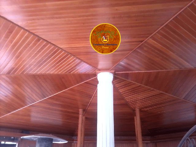 Kiosco forrado en madera de cedro 3/3