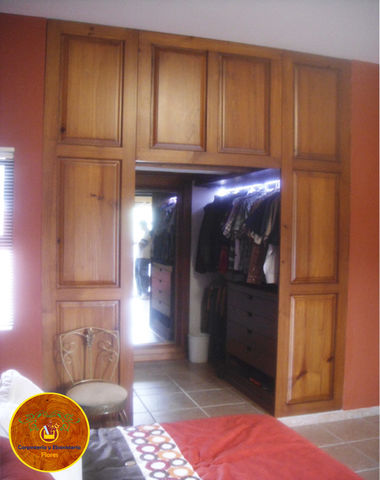 Closet en madera de pino