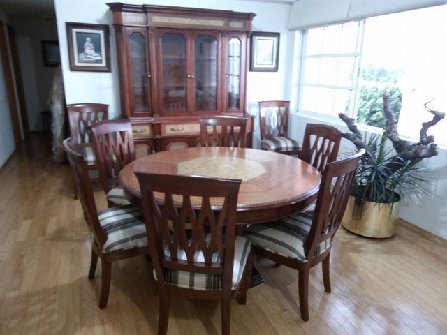 Comedor en madera de cedro con trabajo de marqueteria
