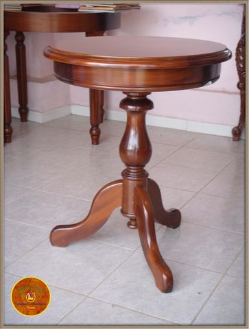 Mesa para tomar café en madera de cedro.