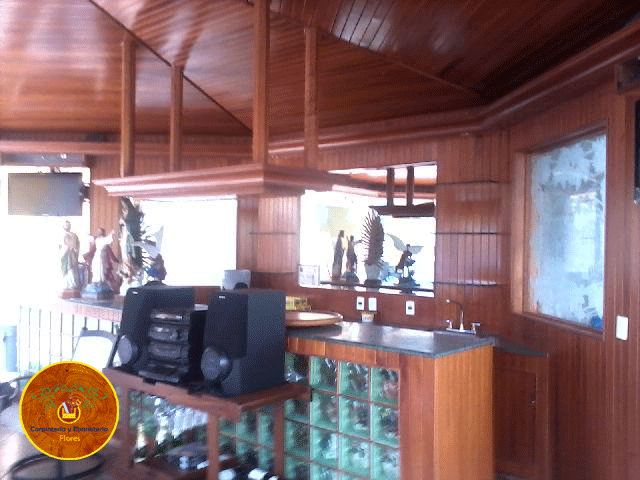 Kiosco forrado en madera de cedro 1/3