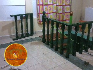 Barandal de escalera en madera de cedro 2/3
